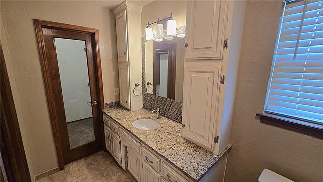 10800 W Country Drive, Oklahoma City, OK 73170