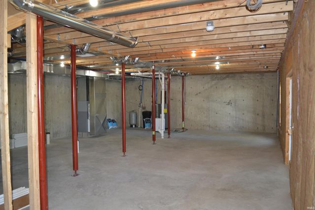 4372 N Shorewood Court, Monticello, IN 47960