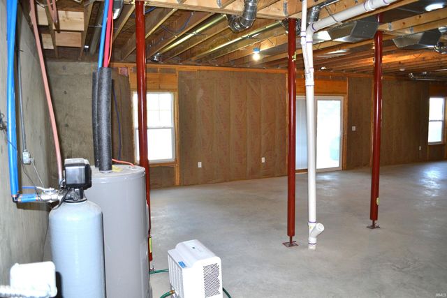 4372 N Shorewood Court, Monticello, IN 47960