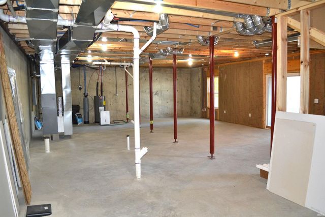 4372 N Shorewood Court, Monticello, IN 47960