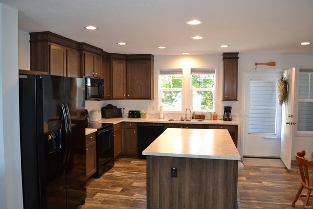 4372 N Shorewood Court, Monticello, IN 47960