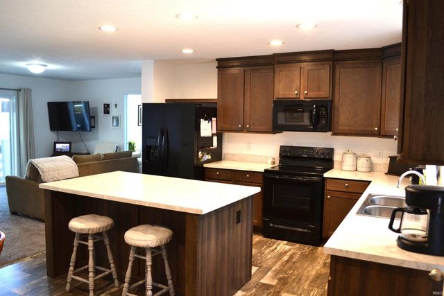 4372 N Shorewood Court, Monticello, IN 47960