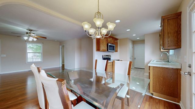 1921 Littleton Ct, Columbia, TN 38401