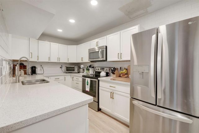 4159 Steck Ave 101, Austin, TX 78759