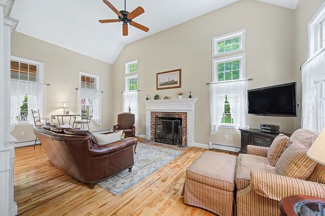 8 Wild Rd, Hopkinton, MA 01748