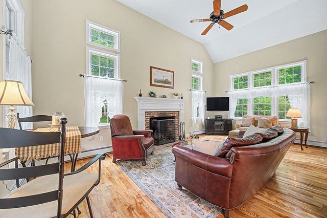 8 Wild Rd, Hopkinton, MA 01748