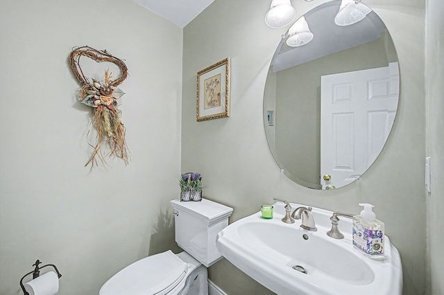 8 Wild Rd, Hopkinton, MA 01748