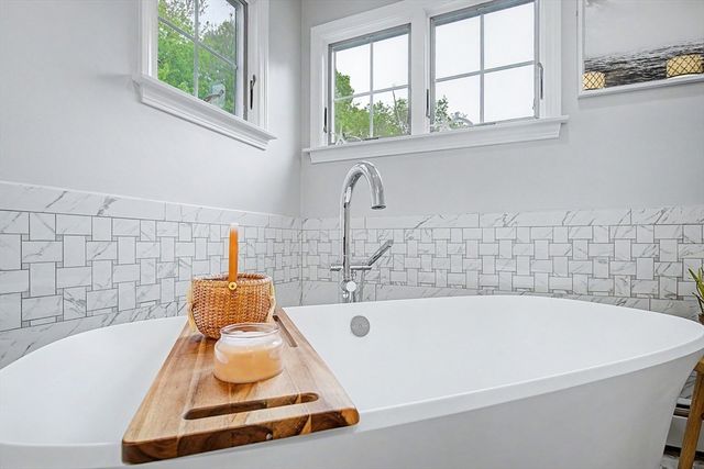 8 Wild Rd, Hopkinton, MA 01748