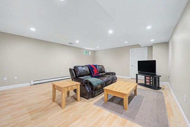 8 Wild Rd, Hopkinton, MA 01748