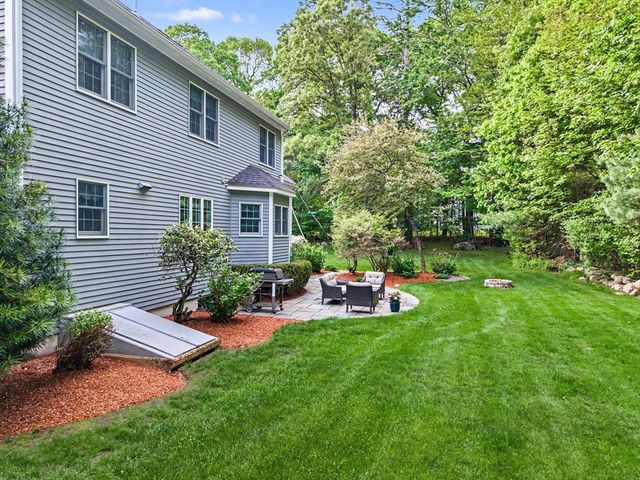 8 Wild Rd, Hopkinton, MA 01748