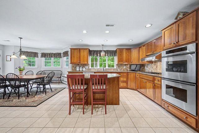 8 Wild Rd, Hopkinton, MA 01748