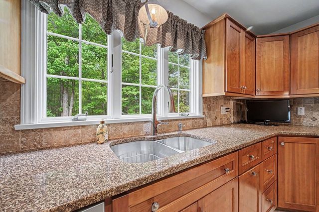 8 Wild Rd, Hopkinton, MA 01748