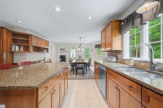 8 Wild Rd, Hopkinton, MA 01748