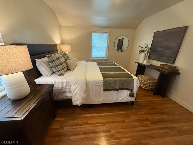 1090 16th Avenue SE, Minneapolis, MN 55414