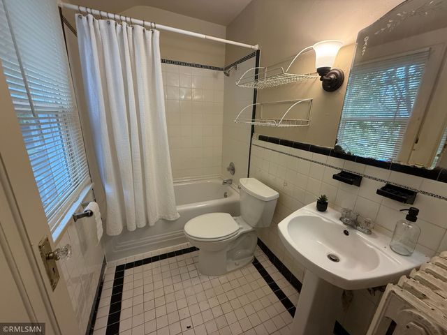 1090 16th Avenue SE, Minneapolis, MN 55414