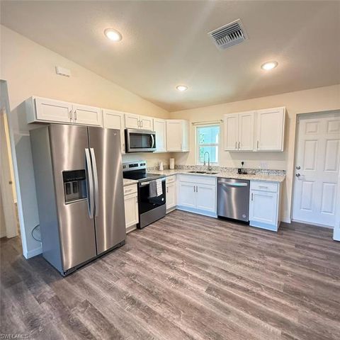 575 Oakshire LN, Lehigh Acres, FL 33972