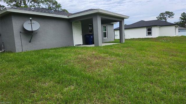 575 Oakshire LN, Lehigh Acres, FL 33972