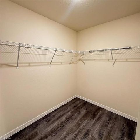 575 Oakshire LN, Lehigh Acres, FL 33972