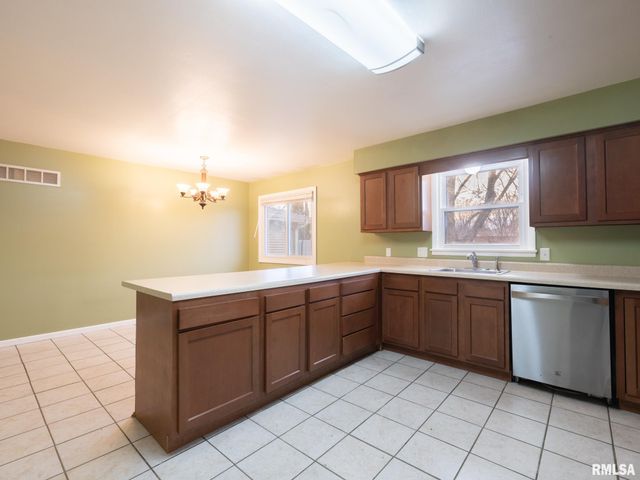 313 N NEBRASKA Avenue, Morton, IL 61550