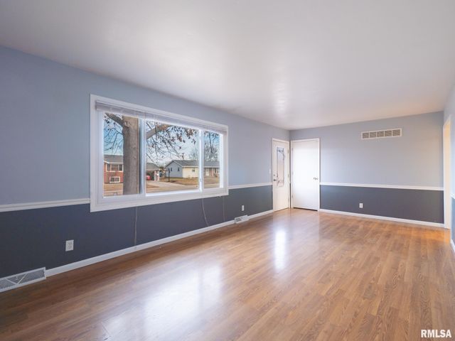 313 N NEBRASKA Avenue, Morton, IL 61550