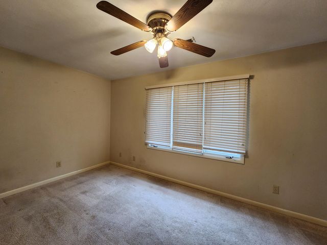 3363 Londonderry LN, Roanoke, VA 24018