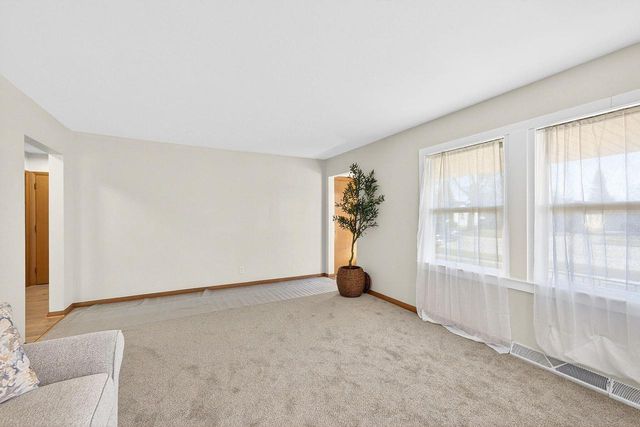 5402 39th AVENUE, Kenosha, WI 53144