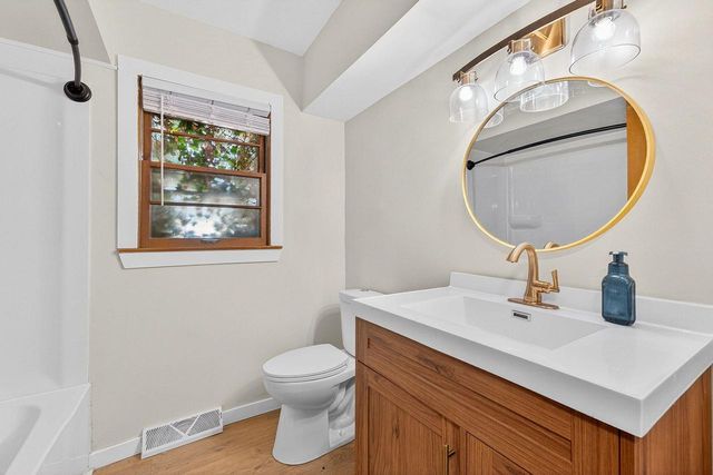 5402 39th AVENUE, Kenosha, WI 53144