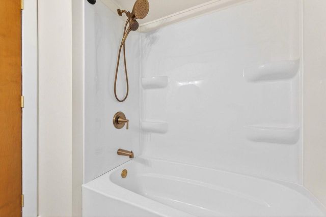 5402 39th AVENUE, Kenosha, WI 53144