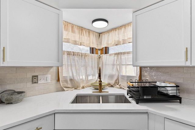 5402 39th AVENUE, Kenosha, WI 53144