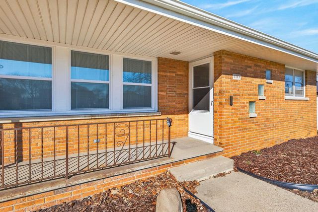 5402 39th AVENUE, Kenosha, WI 53144