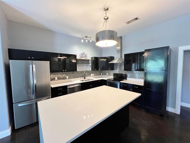 1813 S Ervay Street, Dallas, TX 75215