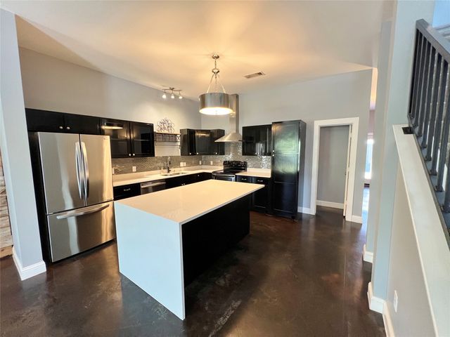1813 S Ervay Street, Dallas, TX 75215