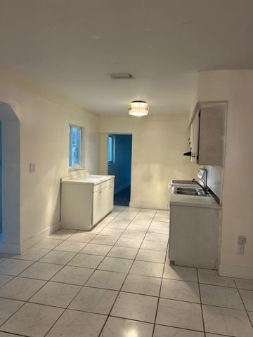 2828 NW 9th Place, Fort Lauderdale, FL 33311