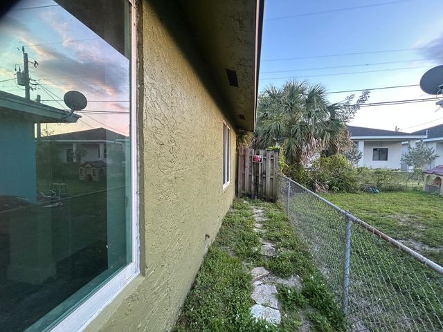 2828 NW 9th Place, Fort Lauderdale, FL 33311