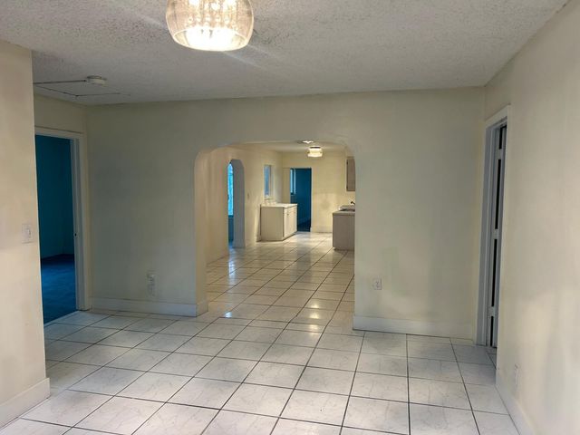 2828 NW 9th Place, Fort Lauderdale, FL 33311