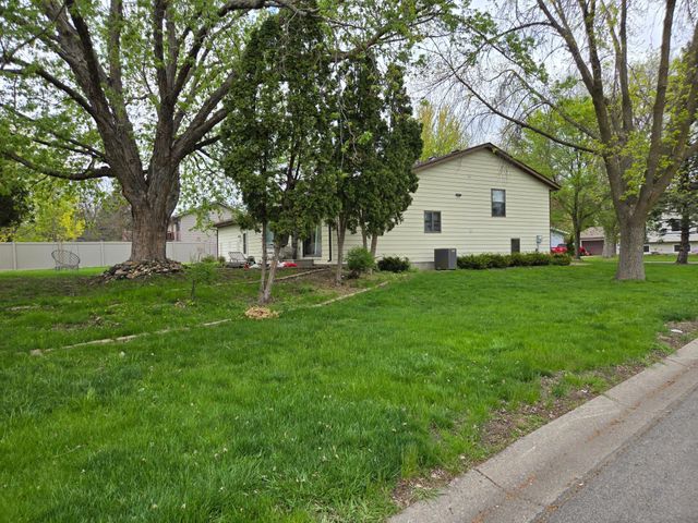 7965 75th Street S, Cottage Grove, MN 55016