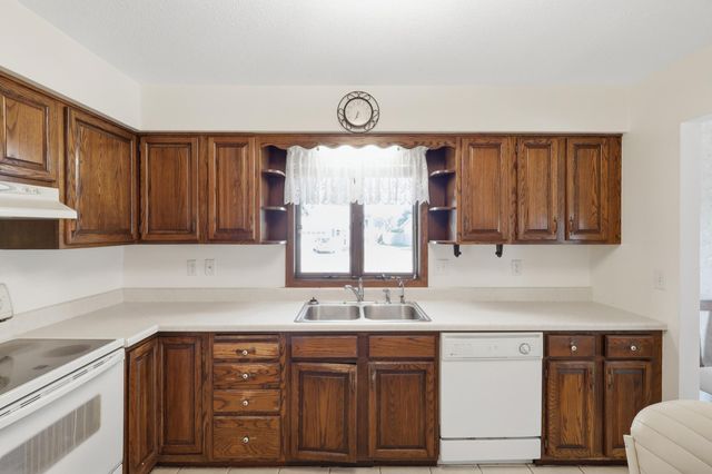 7965 75th Street S, Cottage Grove, MN 55016
