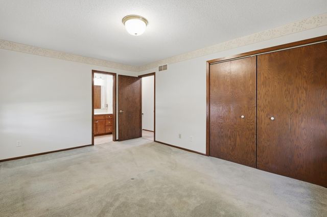 7965 75th Street S, Cottage Grove, MN 55016