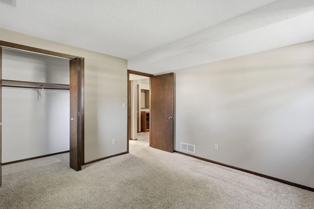 7965 75th Street S, Cottage Grove, MN 55016