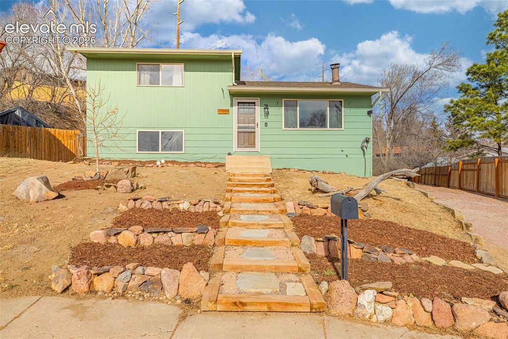 2552 Launcelot Court, Colorado Springs, CO 80904 — photo 2