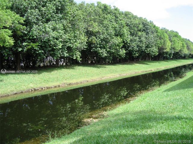 341 Lakeview Dr 104, Weston, FL 33326