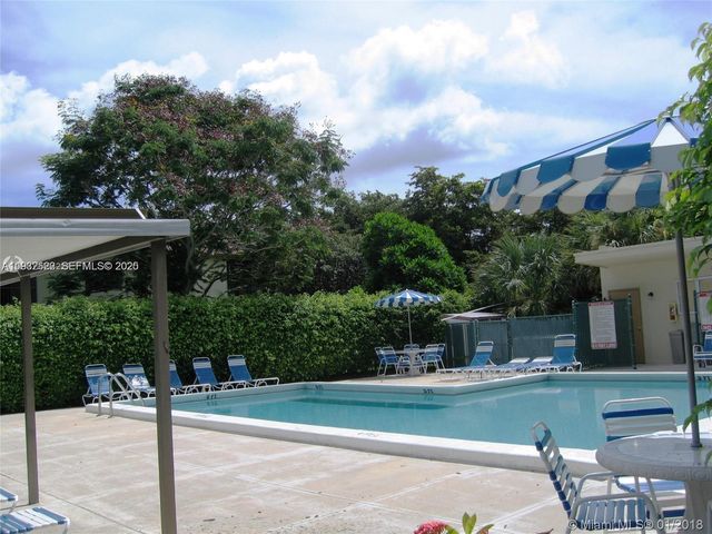 341 Lakeview Dr 104, Weston, FL 33326