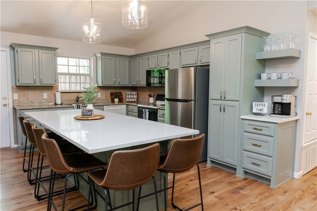 8 Winchester Lane, Bella Vista, AR 72715