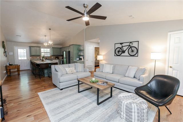 8 Winchester Lane, Bella Vista, AR 72715