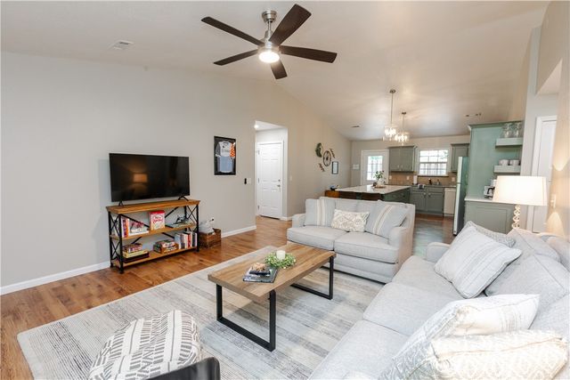 8 Winchester Lane, Bella Vista, AR 72715