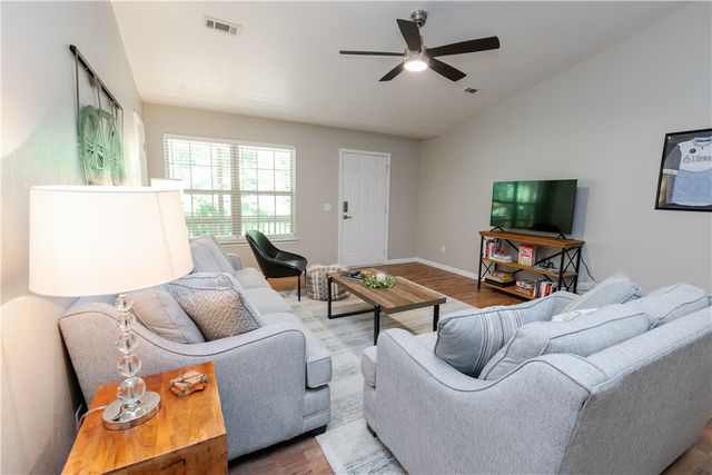 8 Winchester Lane, Bella Vista, AR 72715