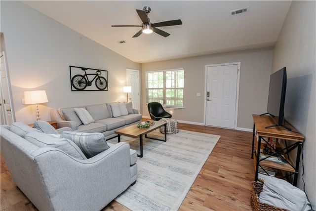 8 Winchester Lane, Bella Vista, AR 72715