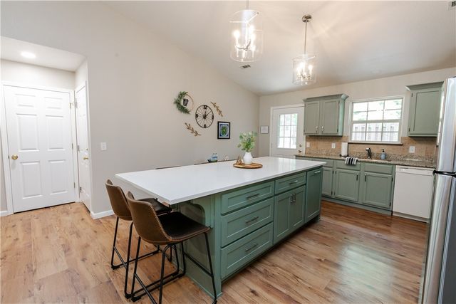 8 Winchester Lane, Bella Vista, AR 72715