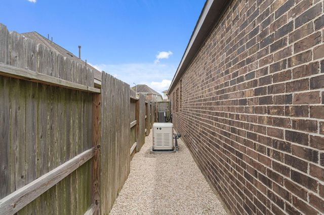 2710 Torrey Pines Drive, Brookshire, TX 77423