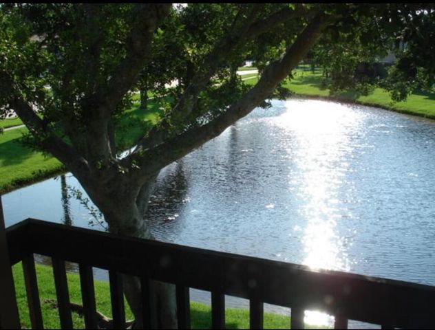 6304 Dockside Circle, Greenacres, FL 33463
